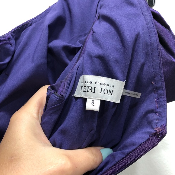 Beautiful evening gown/ dress in purple, size 8 - Picture 3 of 3